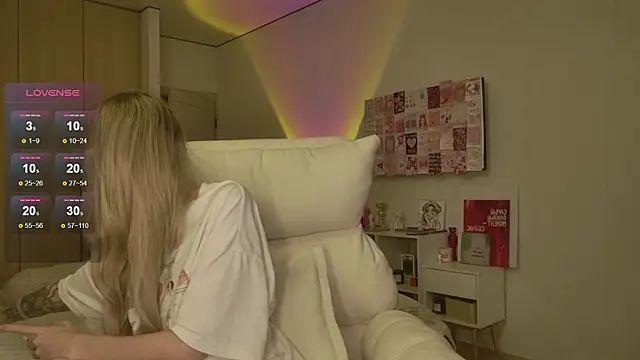 Snapshot of Lunainnk chatting on 03/01/26, 02:02 Lunainnk online show from 03/01/26, 02:02