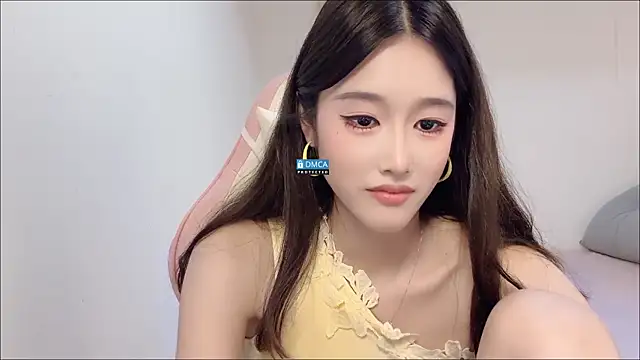 Snapshot of R_R6 chatting on 09/14/25, 07:35 R R6 online show from 09/14/25, 07:35