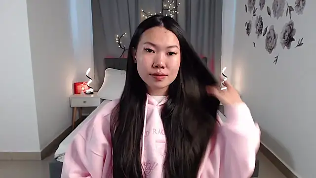 LunaPurrr online show from 09/08/25, 11:04