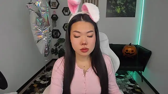 LunaPurrr online show from 10/28/25, 11:40