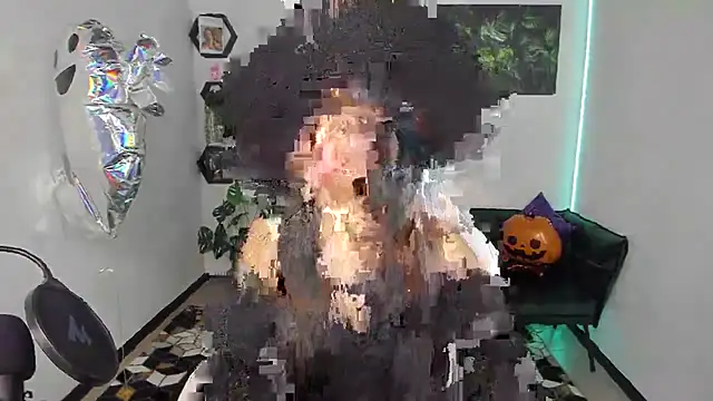 LunaPurrr online show from 10/30/25, 02:02