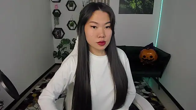 LunaPurrr online show from 10/31/25, 02:23