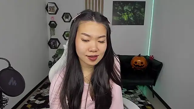 LunaPurrr online show from 11/10/25, 01:15