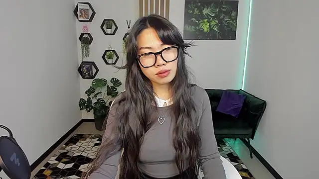 LunaPurrr online show from 11/13/25, 01:04