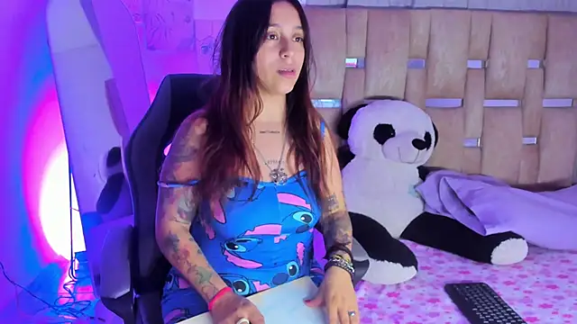 JulianaCarter online show from 10/16/25, 07:59