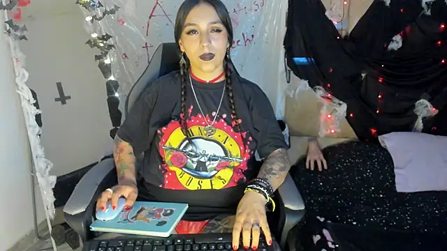 JulianaCarter online show from 10/20/25, 07:14