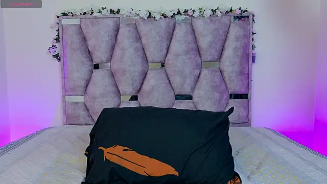 Snapshot of lana_and_liam_ chatting on 10/27/25, 10:30 lana and liam online show from 10/27/25, 10:30