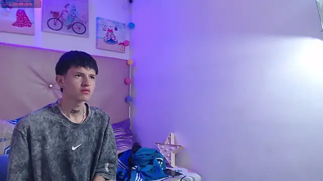 Snapshot of iam_lukas__ chatting on 12/16/25, 04:34 iam lukas online show from 12/16/25, 04:34