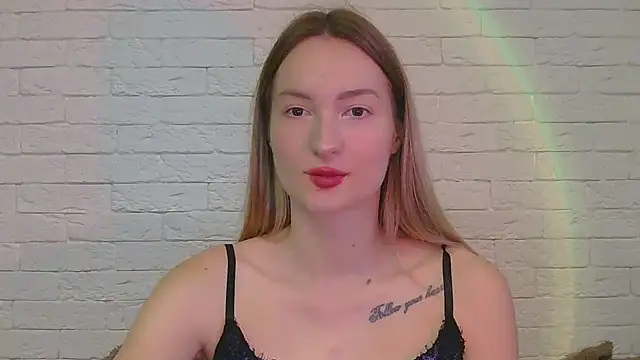 Snapshot of Alice_Sweet_01 chatting on 11/17/25, 01:39 Alice Sweet 01 online show from 11/17/25, 01:39