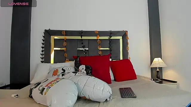 ScarlettVell online show from 10/24/25, 07:21