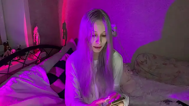 Snapshot of Elaincutee chatting on 09/11/25, 10:10 Elaincutee online show from 09/11/25, 10:10