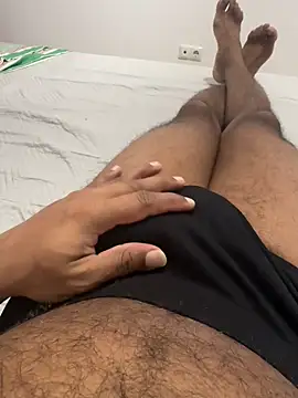 Snapshot of Madu0999 chatting on 10/27/25, 06:56 Madu0999 online show from 10/27/25, 06:56