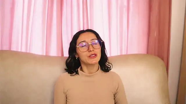 Snapshot of Ginevra_esposito chatting on 05/22/26, 01:17 Ginevra esposito online show from 05/22/26, 01:17