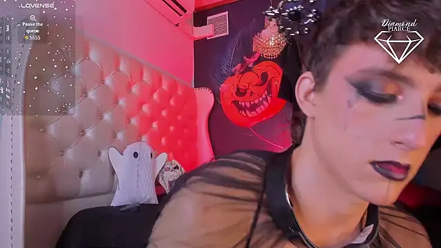 Diamond Piarce online show from 10/31/25, 11:39