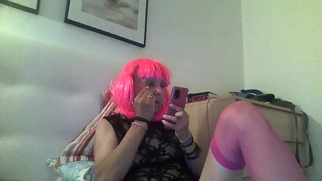 Emily de Carla online show from 10/19/25, 10:43