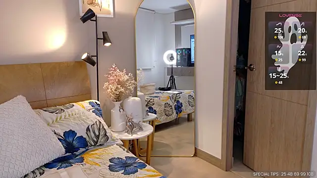 Snapshot of sarah_rayy chatting on 10/21/25, 10:21 sarah rayy online show from 10/21/25, 10:21