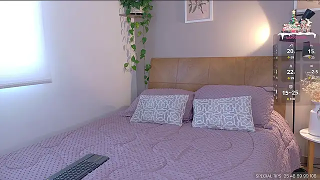 Snapshot of sarah_rayy chatting on 12/04/25, 09:23 sarah rayy online show from 12/04/25, 09:23