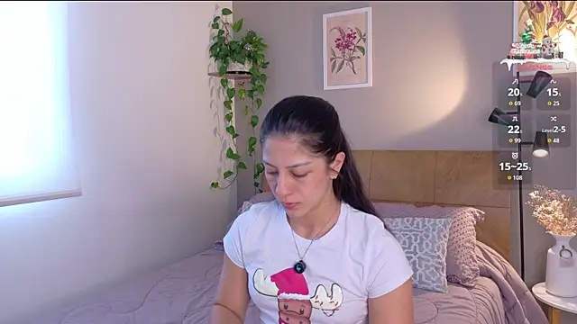 Snapshot of sarah_rayy chatting on 12/15/25, 09:08 sarah rayy online show from 12/15/25, 09:08