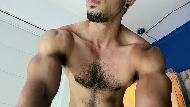 Snapshot of latinhotmuscle chatting on 03/05/26, 02:24 latinhotmuscle online show from 03/05/26, 02:24