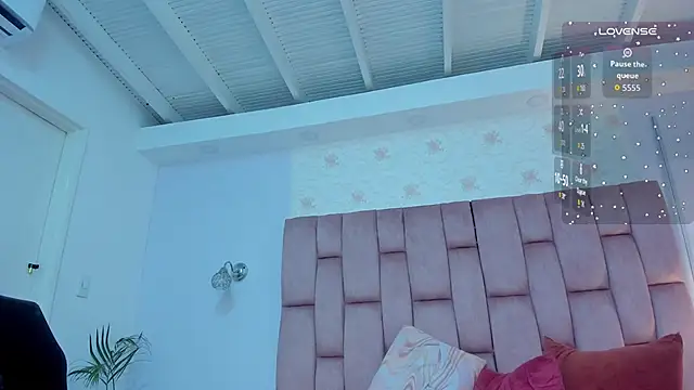 Snapshot of aishathornee chatting on 09/18/25, 09:22 aishathornee online show from 09/18/25, 09:22