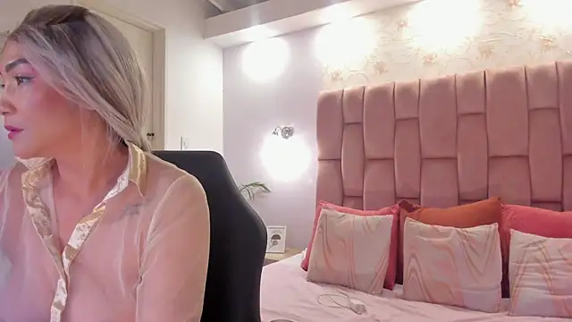 Snapshot of aishathornee chatting on 10/08/25, 09:23 aishathornee online show from 10/08/25, 09:23