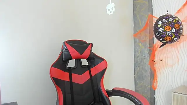 Snapshot of Raven_Rouge_ chatting on 10/30/25, 05:20 Raven Rouge online show from 10/30/25, 05:20