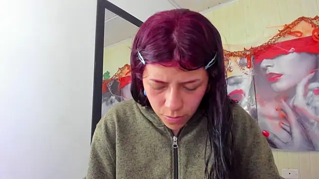 Snapshot of Raven_Rouge_ chatting on 10/31/25, 05:19 Raven Rouge online show from 10/31/25, 05:19