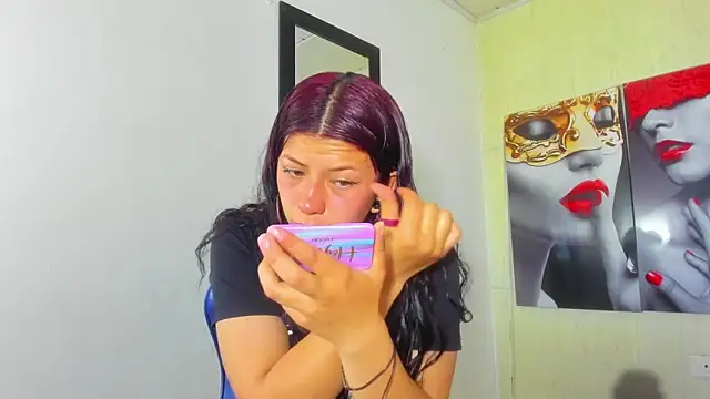 Snapshot of Raven_Rouge_ chatting on 11/20/25, 04:45 Raven Rouge online show from 11/20/25, 04:45