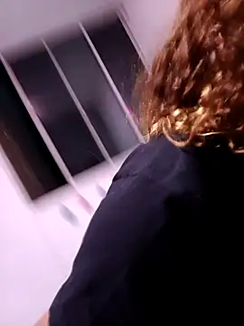 Snapshot of Vikyvoyeur chatting on 09/15/25, 04:01 Vikyvoyeur online show from 09/15/25, 04:01