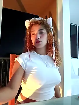 Snapshot of Vikyvoyeur chatting on 09/28/25, 12:05 Vikyvoyeur online show from 09/28/25, 12:05