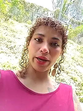 Snapshot of Vikyvoyeur chatting on 10/02/25, 04:58 Vikyvoyeur online show from 10/02/25, 04:58