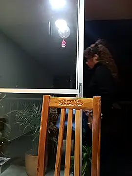 Snapshot of Vikyvoyeur chatting on 10/25/25, 03:14 Vikyvoyeur online show from 10/25/25, 03:14