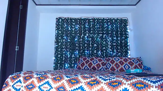 zhannaya jhaen  online show from 10/17/25, 09:06