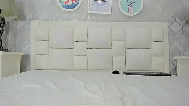 naia cox online show from 04/11/26, 07:45