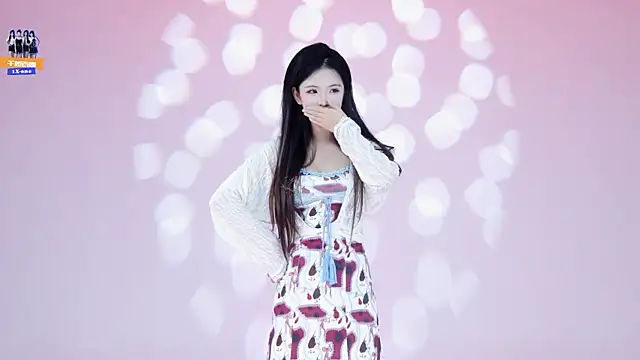 Snapshot of 1X-one chatting on 10/15/25, 03:39 1X-one online show from 10/15/25, 03:39