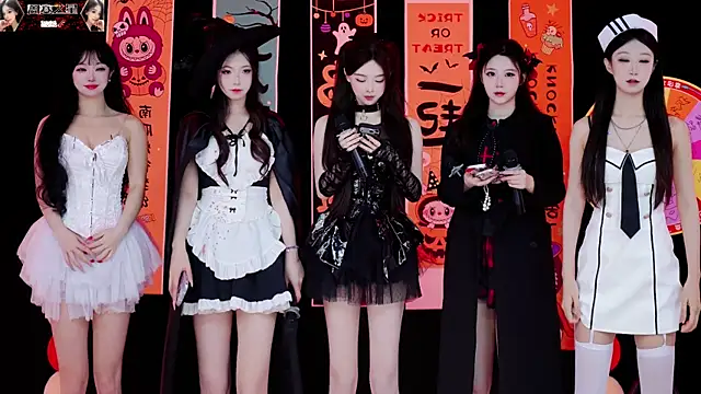 Snapshot of 1X-one chatting on 10/31/25, 04:13 1X-one online show from 10/31/25, 04:13