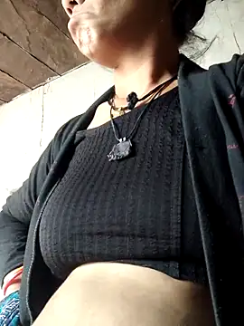 Hot-ilaiy online show from 12/02/25, 11:04