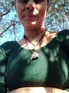 Hot-ilaiy online show from 12/17/25, 06:41