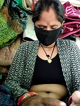 Hot-ilaiy online show from 12/21/25, 03:46