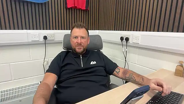 Snapshot of bilf1978 chatting on 02/25/26, 07:40 bilf1978 online show from 02/25/26, 07:40