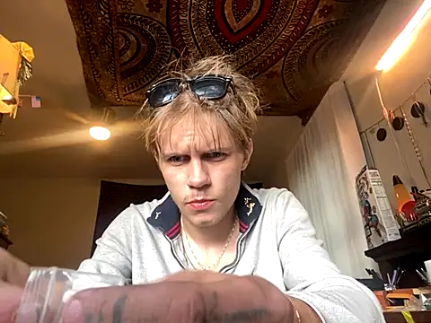 XanderOzzz online show from 10/21/25, 08:53