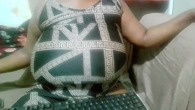 Snapshot of bustydivaxx21 chatting on 09/23/25, 11:13 bustydivaxx21 online show from 09/23/25, 11:13