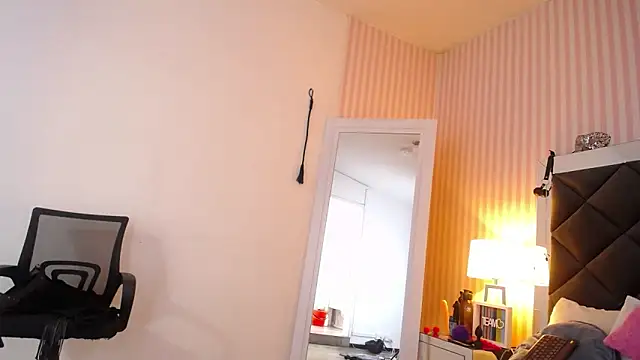 ViictoriaJones  online show from 10/27/25, 01:15