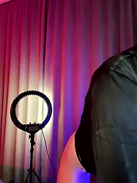 Snapshot of bigJuicyPussy chatting on 01/17/26, 02:11 bigJuicyPussy online show from 01/17/26, 02:11