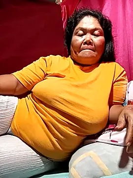 Snapshot of Mari_fvcks chatting on 11/22/25, 08:35 Mari fvcks online show from 11/22/25, 08:35