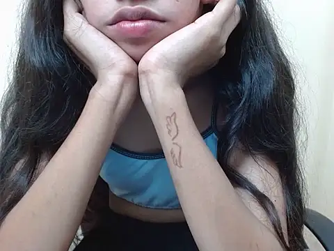 smallcuute online show from 09/17/25, 10:33