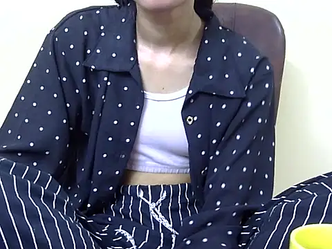 smallcuute online show from 10/30/25, 06:52