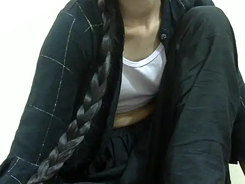 smallcuute online show from 11/16/25, 11:10