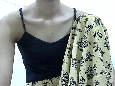 smallcuute online show from 12/16/25, 09:09