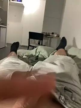 Snapshot of Loulou_2007 chatting on 10/15/25, 07:25 Loulou 2007 online show from 10/15/25, 07:25